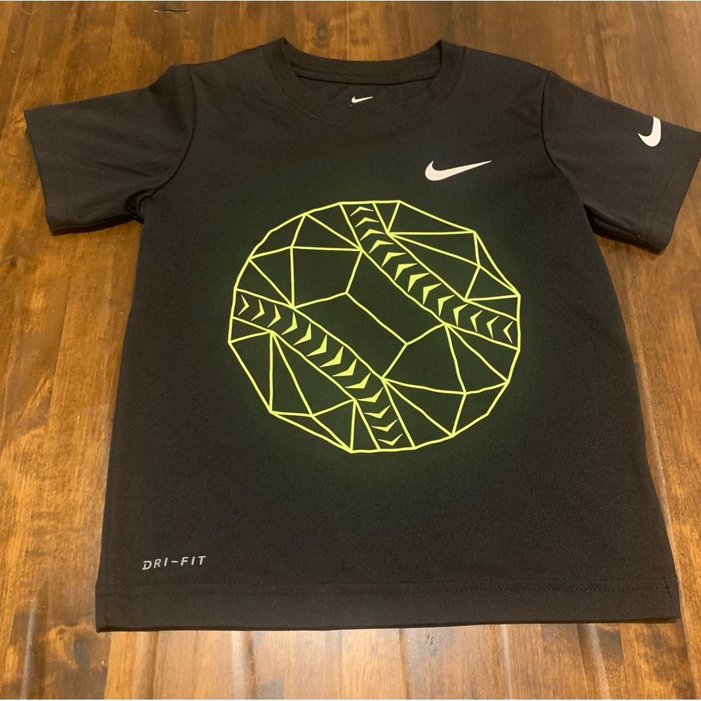 ✔️Nike Dri Fit Top Kids Size 5 (EUC)
